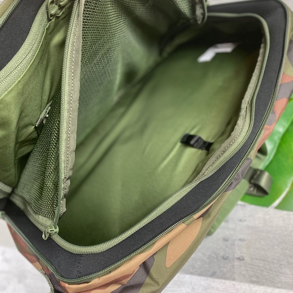 Herschel Camo Britannia xL briefcase bag messenger - Picture 5 of 8